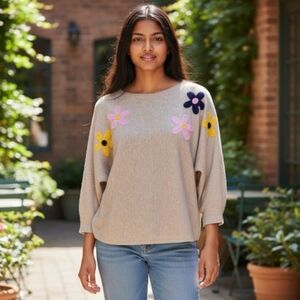 Aeda Beige Flower Appliqué Knit Sweater Womens XS Statement Top Floral